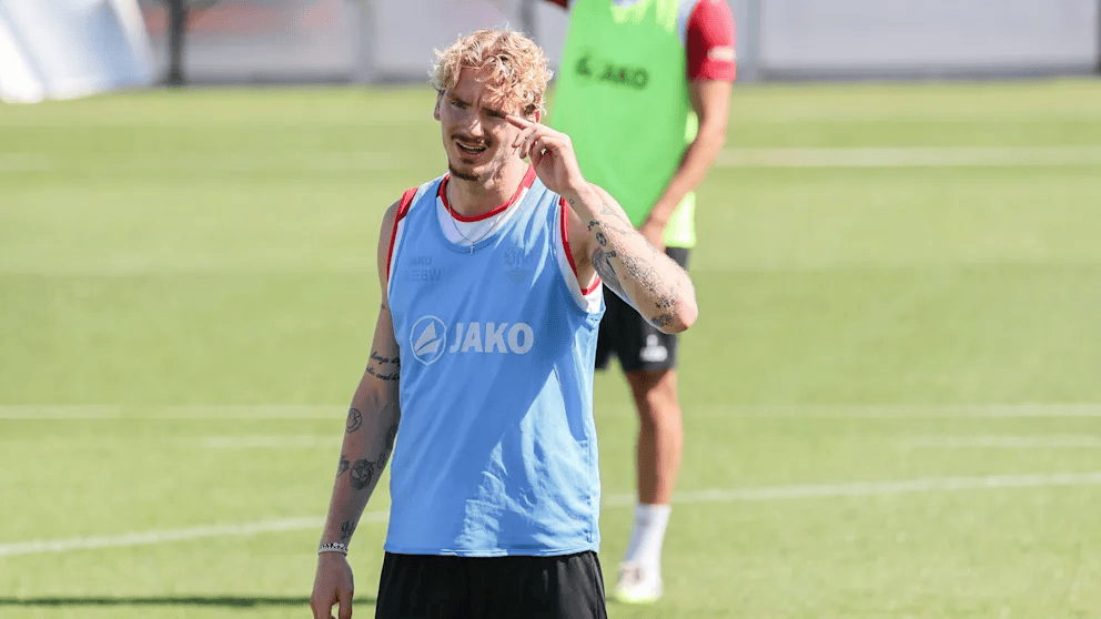 件中, 拜仁并未展, 在使用正式