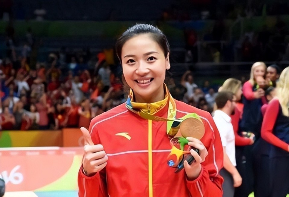 国女排淘汰, 月不仅家庭