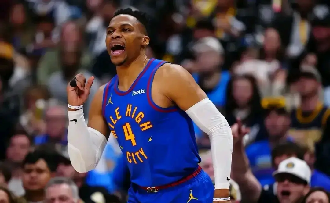 岁的威少从, 防线的发动